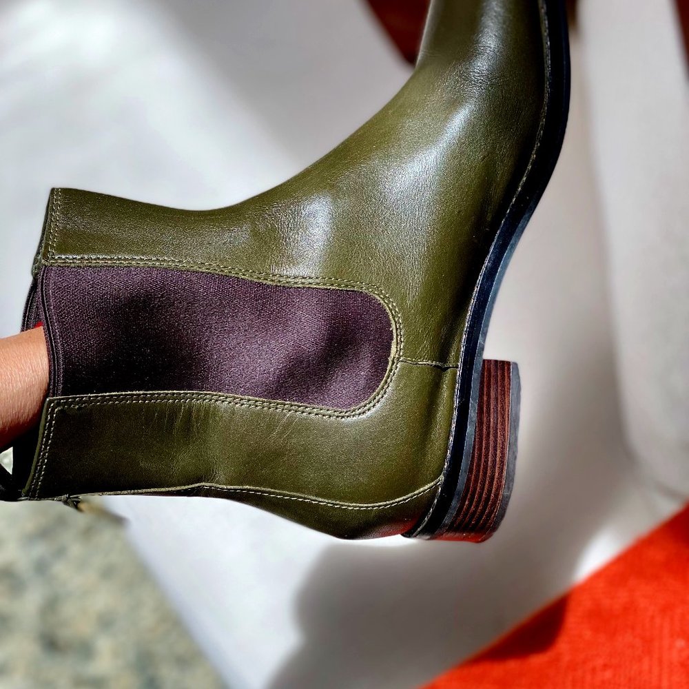 Cole Haan Women's Chelsea Boots size 8.5B